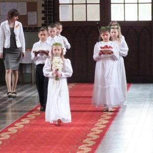 Bērniem 1. Sv. Komūnija Līksnā 06.06.2015.g.