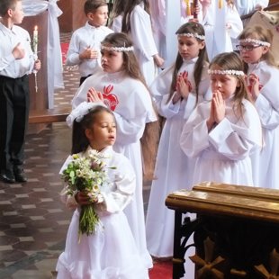 Bērniem 1. Sv. Komūnija Līksnā 06.06.2015.g.