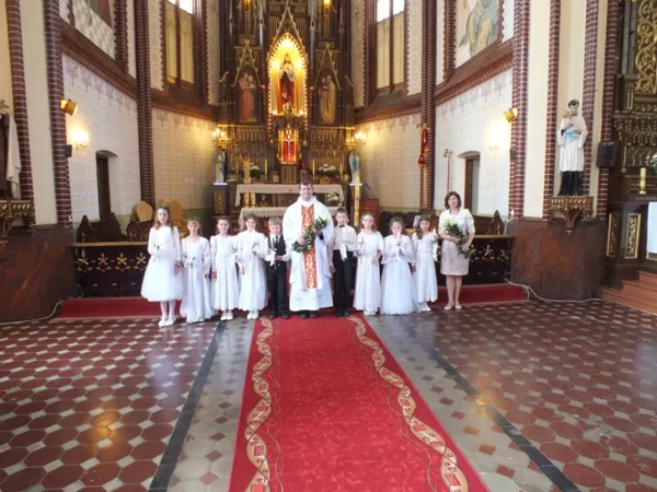 Bērniem 1. Sv. Komūnija Līksnā 25.05.2014.g.