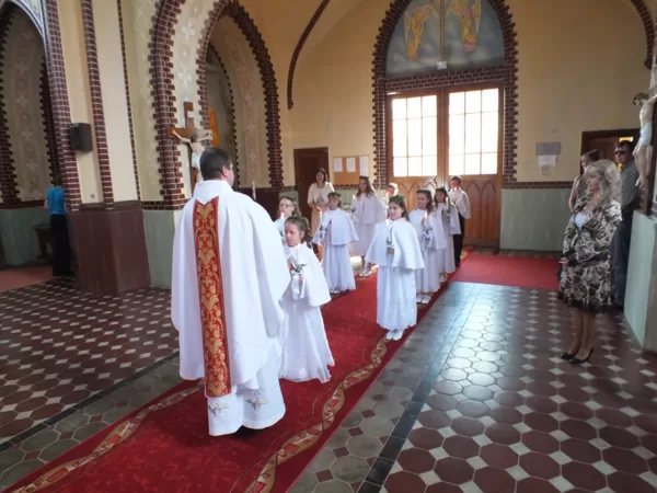 Bērniem 1. Sv. Komūnija Līksnā 25.05.2014.g.