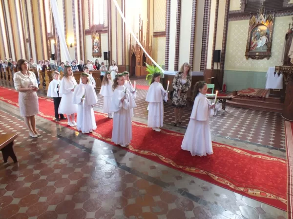 Bērniem 1. Sv. Komūnija Līksnā 25.05.2014.g.