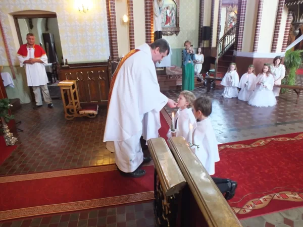 Bērniem 1. Sv. Komūnija Līksnā 25.05.2014.g.