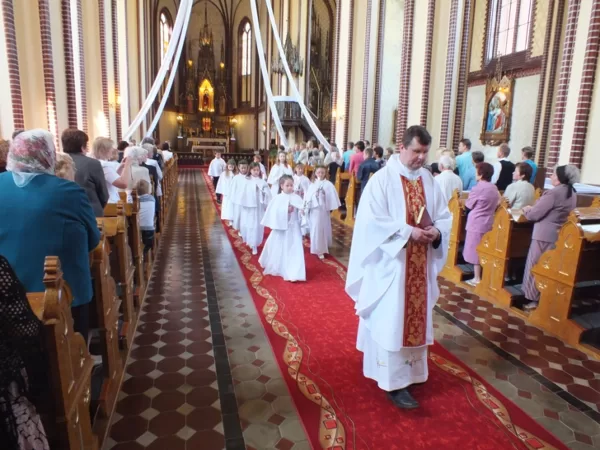 Bērniem 1. Sv. Komūnija Līksnā 25.05.2014.g.
