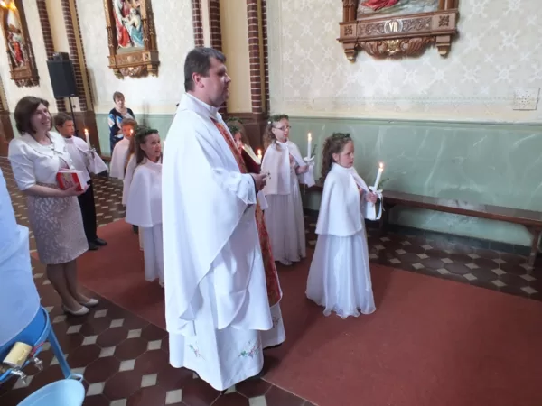 Bērniem 1. Sv. Komūnija Līksnā 25.05.2014.g.