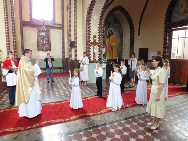 Bērniem 1. Sv. Komūnija Līksnā 06.06.2015.g.