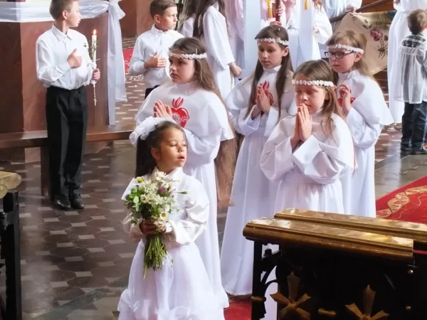 Bērniem 1. Sv. Komūnija Līksnā 06.06.2015.g.