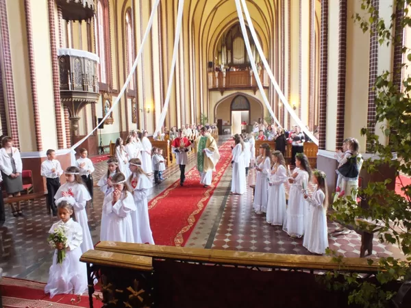 Bērniem 1. Sv. Komūnija Līksnā 06.06.2015.g.