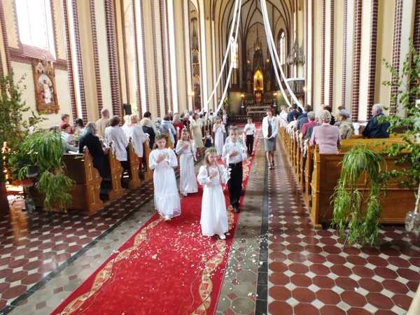Bērniem 1. Sv. Komūnija Līksnā 06.06.2015.g.
