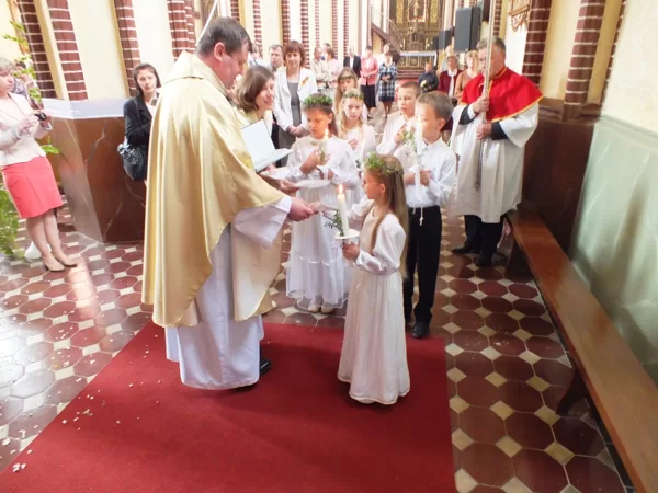 Bērniem 1. Sv. Komūnija Līksnā 06.06.2015.g.